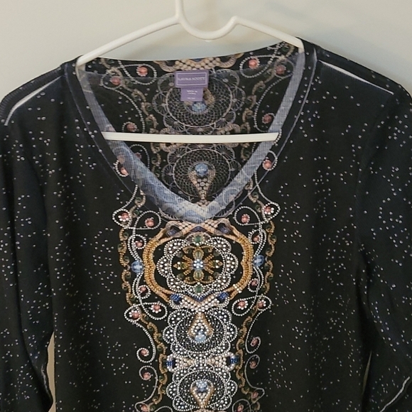 3/$30 LAURA SCOTT Gray Geometric Tribal Mandala Pattern V-Neck Blouse - Picture 2 of 9